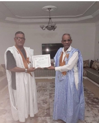 صورة نقابة الصحفيين الموريتانيين تكرم السفير شيخن ولد النني