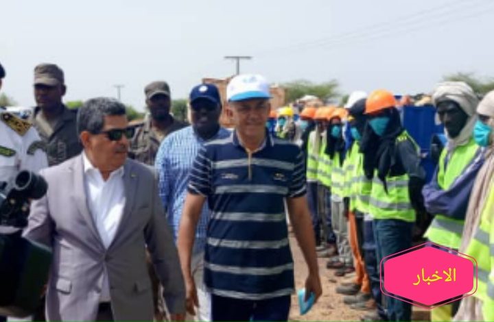 صورة كيفه / والي لعصابة يعاين إنطلاق حملة  البلدية لتنظيف مداخل المدينة