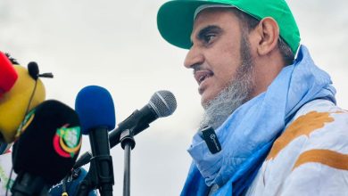 صورة خلال تنصيبه زعيما للمعارضة …. ولد سيد المختار يدعو لإسناد ودعم مؤسسة المعارضة  حتى تؤدي دورها كاملا