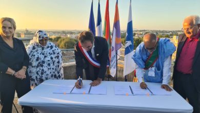 صورة باريس /  عمدة  مدينة كيفه يوقع اتفاقا لسقاية المدينة في اطار الشراكة مع بلدية مونبليى