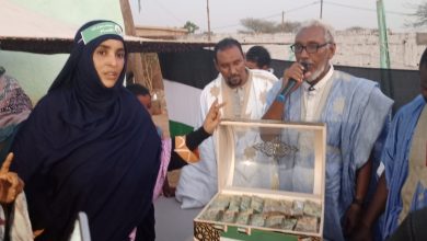 صورة كيفه /  رئيسة المنظمة النسائية  للإصلاح تقدم دعما ماليا للمجاهدين في فلسطين