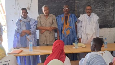 صورة Aioun/ le directeur technique du projet praps supervise la clôture d’une session de formation au profit de 53 jeunes et filles.