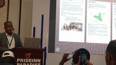 صورة كينيا / تكريم  مستحق للدكتور  اليدالي محمدا حامد المندوب الجهوي لوزارة التنمية الحيوانية  بلعصابه