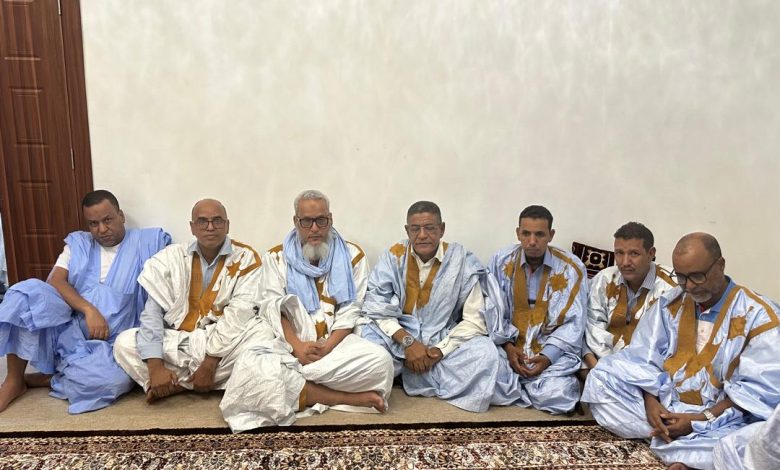 صورة وفد من نقابة الصحفيين يعزي الصحفي القاسم ولد اعبيد الله في وفاة شقيقه