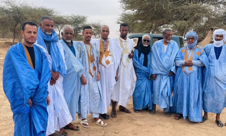 صورة مجموعة اهل الفاظل بقيادة الشيخ التقليدي الشيخ ولد لمرابط تقدم واجب العزاء في فقيد الوطن كابه ولد  اعليوه