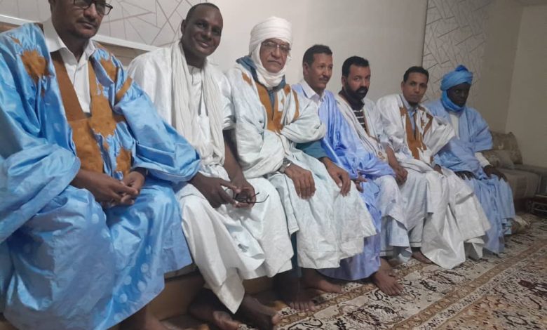 صورة وفد من نقابة الصحفيين يعزي عضو المكتب التنفيذي الحسن ولد أعمر جوده في وفاة والده