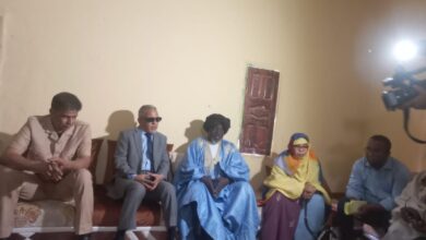 صورة كيفه / والي الولاية يؤدي زيارة مؤازرة ودعم للاسرة التي تعرضت لحروق