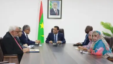 صورة الوزير الاول يعطي تعليماته بدمج العمال غير الدائمين بشركة الكهرباء