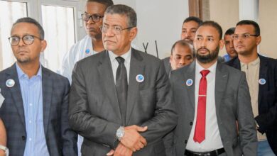 صورة وفد من البرلمانيين والإعلاميين وقادة الرأي يؤدون زيارة لمصالح العون الطبي الاستعجالي