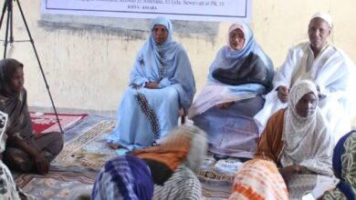 صورة من قرية ام اشكاك رئيسة شبكة الطفولة الصغرى تطلق الحملة التحسيسية لتوعية النساء والفتيات حول التمسك  بحقوقهن