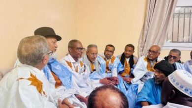 صورة رئبس حزب الانصاب بعزي في وفاة والد الرئيس السابق محمد ولد عبد العزيز